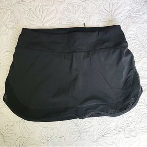 Lululemon black tennis running skirt // 6 // euc